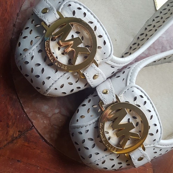Michael Kors White & Gold Driving Mocs, size 7 - Picture 7 of 8